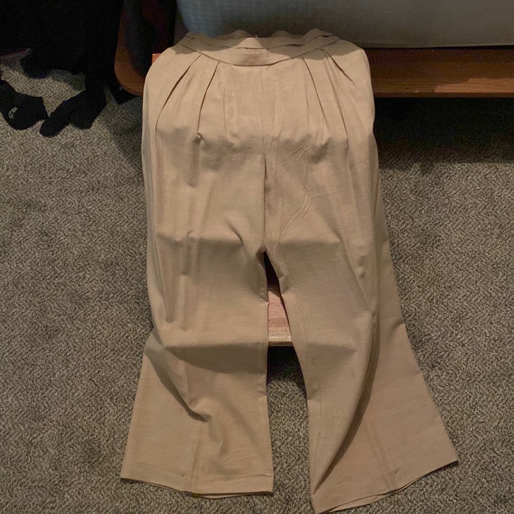 Pleated, Khaki colored Wide Leg Linen Pants by Anthropologie size M or 4-6